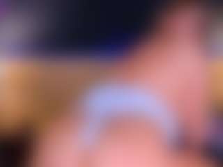Live cam show with Lissa Monroe - College Curvy on xplaylive.com