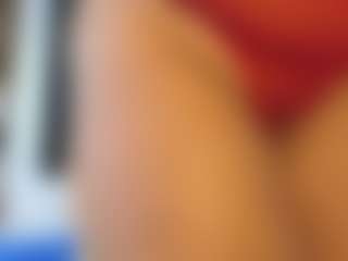 Live cam show with Miila-Flores - Striptease MILF on Camiplay Live