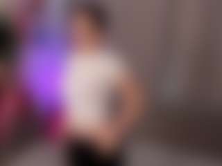 Live cam show with SamyLeen - Flashing on madthumbs