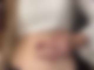 Live cam show with OraleeProuty - Blue Eyes on Gym Cam Girls