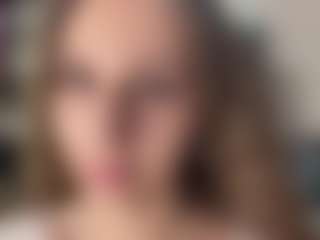 Show de cam en vivo con OraleeProuty - Dildo en Camsoda