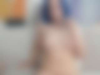 Live cam show with TressieTerrano - Striptease on Camsoda