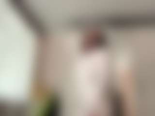 Live cam show with Nelly - Athletic Brown Eyes on TeamSkeetLive