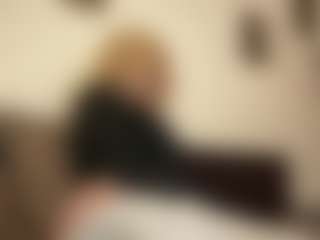 Live cam show with NanciDrott - Erotic Dance on xDating