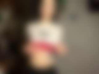 Live cam show with Alice - Shaved Pussy on Soda Cam