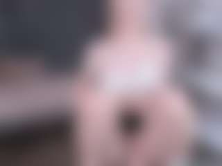 Live cam show with ZeldaWesner - Shaved on SmokeAndPoke