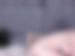 Live cam show with ZeldaWesner - Cute on livesuperchat.net