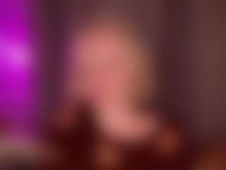 Live cam show with GladysNeuner - New Tattoos on MyBangCams