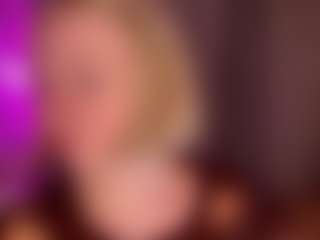 Live cam show with GladysNeuner - Tattoos on SxyPornLive