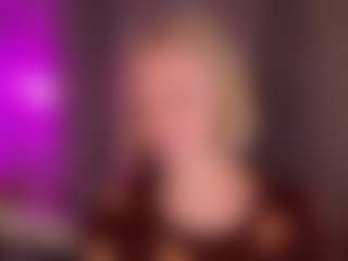 Live cam show with GladysNeuner - Skinny on studioflirtlive.com