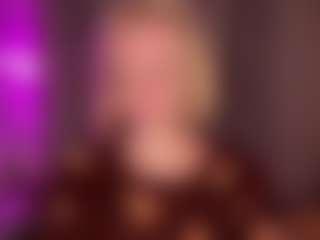 Live cam show with GladysNeuner - Gamer Blonde Hair on https://playwithruby.com