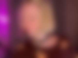 Live cam show with GladysNeuner - Gamer Blonde Hair on Camsoda