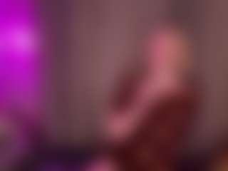 Live cam show with GladysNeuner - Horney on Camsoda