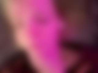 Live cam show with GladysNeuner - Gamer Lovense on EXY