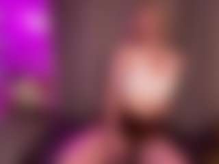 Live cam show with GladysNeuner - Spank on madthumbs