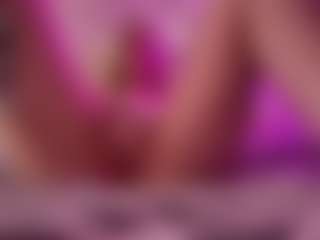 Live cam show with GladysNeuner - Tease on StripNow