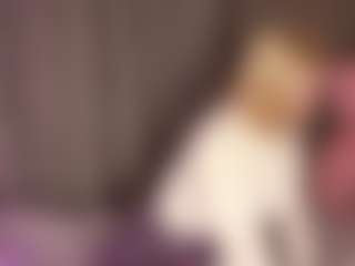 Live cam show with GladysNeuner - Gamer Athletic on CamwithHer