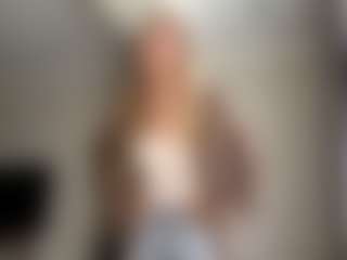 Live cam show with Emma - College Curvy on Hubzter Live