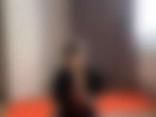 Live cam show with Emma - Bedroom Curvy on Camsoda