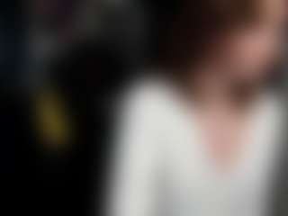 Live cam show with Lil-Zoraa - Shaved Pussy on Mixed Magazine Live