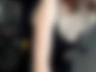 Live cam show with Lil-Zoraa - Oil on Camsoda