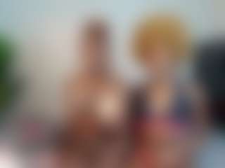 Live cam show with NanaPeach - Squirt on Latina Girls