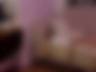 Live cam show with NaomiStation - Average on livesuperchat.net