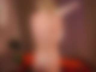 Live cam show with NaomiStation - Blonde Hair on Camsoda