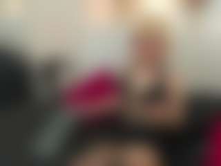 Live cam show with Allyvonn - Brown Eyes on Camsoda
