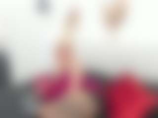 Live cam show with Allyvonn - Big Balls on madthumbs