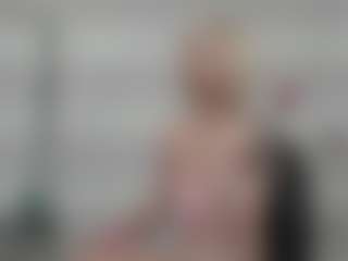 Live cam show with Allyvonn - Big Balls on Hubzter Live