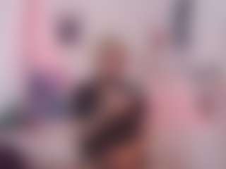 Live cam show with Allyvonn - Small Tits on Dare Cams