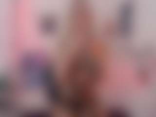 Live cam show with Allyvonn - HD on Dolls Live