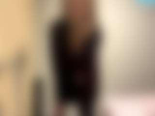 Live cam show with CatarinaBouthillette - Striptease on Soda Cam