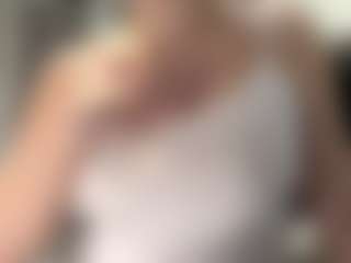 Live cam show with LanetteOber - Smoking on CamSodaAdn