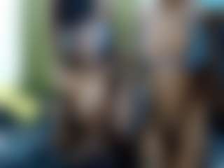 Live-Cam-Show mit Kiara and Mia - Curly auf Camsoda