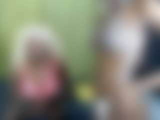 Show live cam dengan Kiara and Mia - Drinking di Camsoda