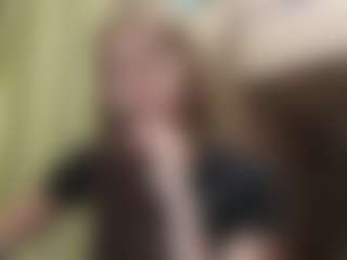 Live cam show with EloisTyrol - Athletic Amateur on https://playwithruby.com