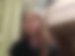 Live cam show with EloisTyrol - Athletic Brown Eyes on Milfs Live