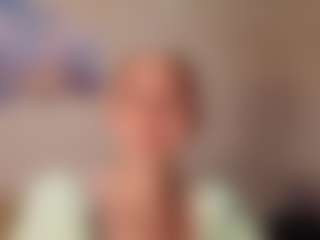Live cam show with EloisTyrol - Thong on Streamer API