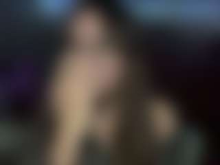 Live cam show with Roslyn - Squirt on LiveSexCams6
