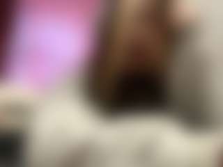 Live cam show with Mia - MILF Teen (18+) on liverealitysex.com
