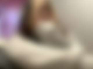 Live cam show with Mia - Bedroom Mature on TeamSkeetLive