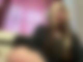 Live cam show with Mia - Hairy Pussy on Camsoda