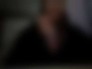 Live cam show with Mia - Mature on Mixed Magazine Live