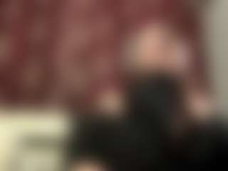 Live cam show with Mia - Average on StripNow