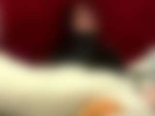 Live cam show with Mia - Tease MILF on Dolls Live