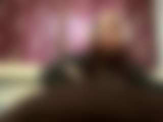 Live cam show with Mia - Average on Uber Horny