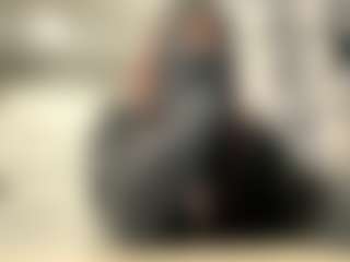 Mia's Live Sex Cam Show
