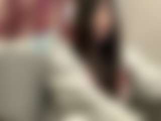 Live cam show with Mia - Shaved Pussy on SpunkLive